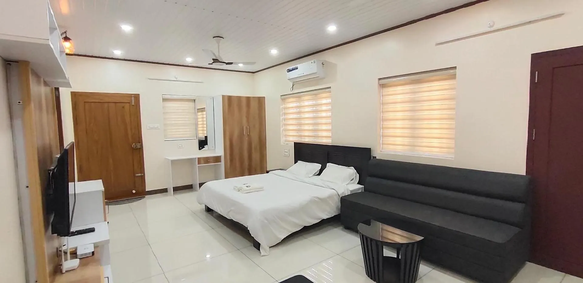Cliff Way Apartments Varkala Indie